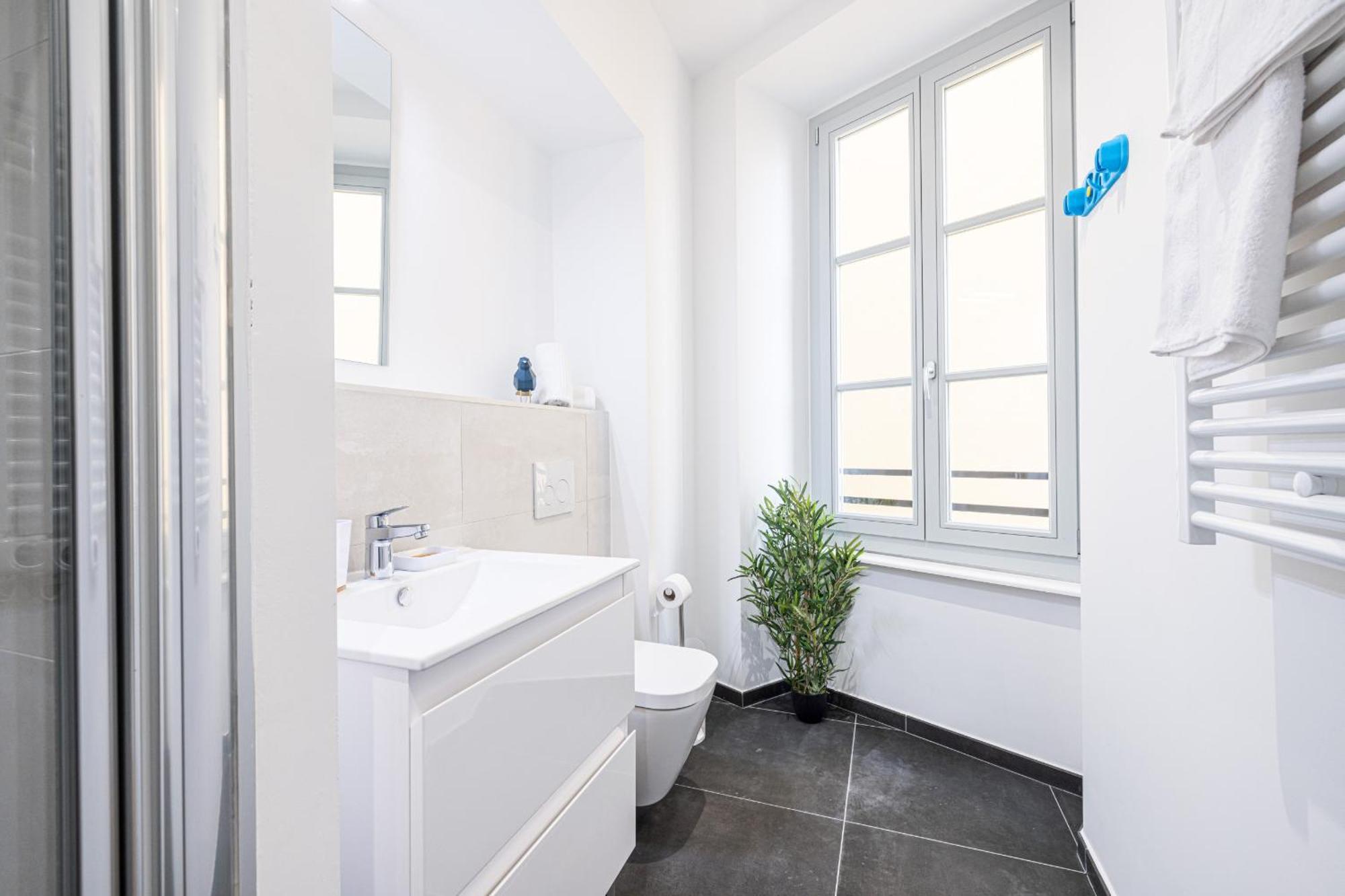 Charming Center 302 Apartment *